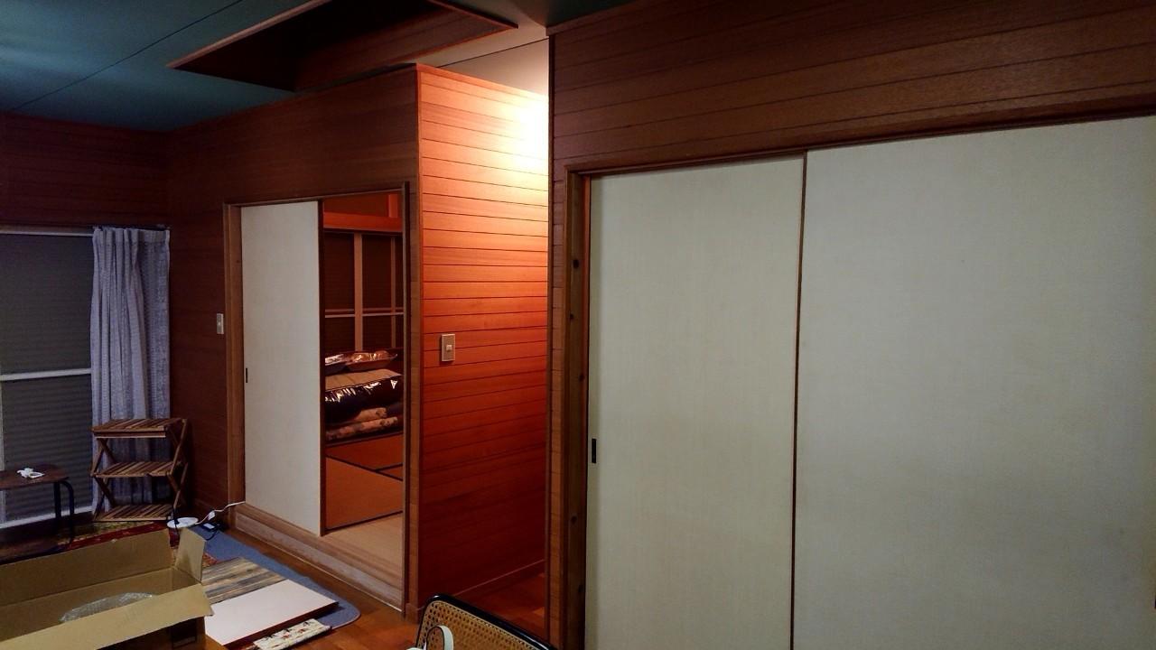 襖の張り替え前。購入当時の白い襖の和室。
